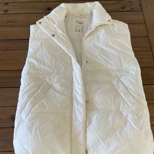 Abercrombie and fitch womens White Oversized Quilted Puffer Vest
